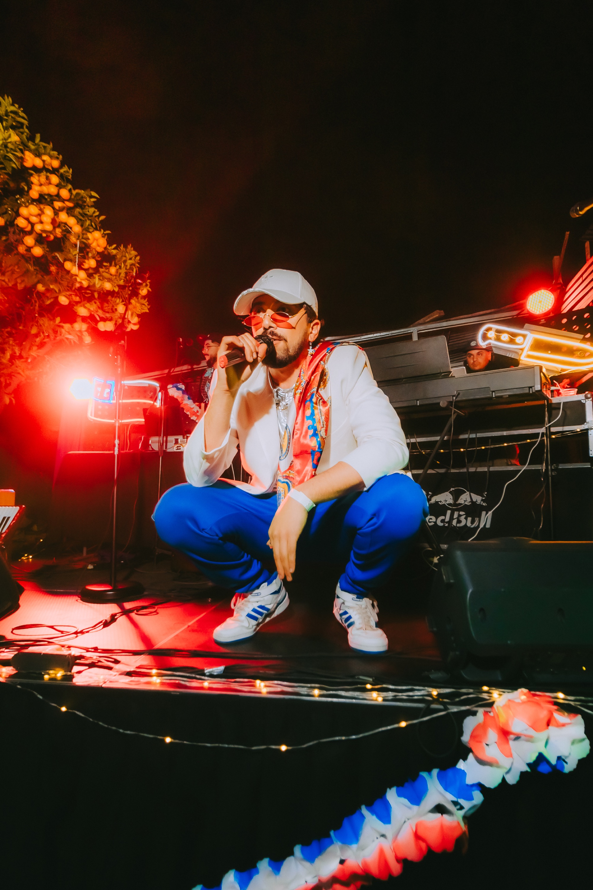 Alan Tiwas en el escenario